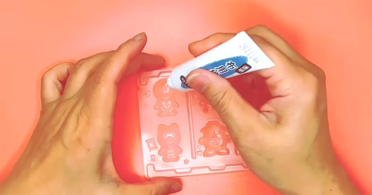 捨てるはずの“グミの型”に布用接着剤を流し込むとこうなる→「これはいいっ！」「目からウロコ」「素敵なアイデア」（1/3） | ハンドメイド ねとらぼ
