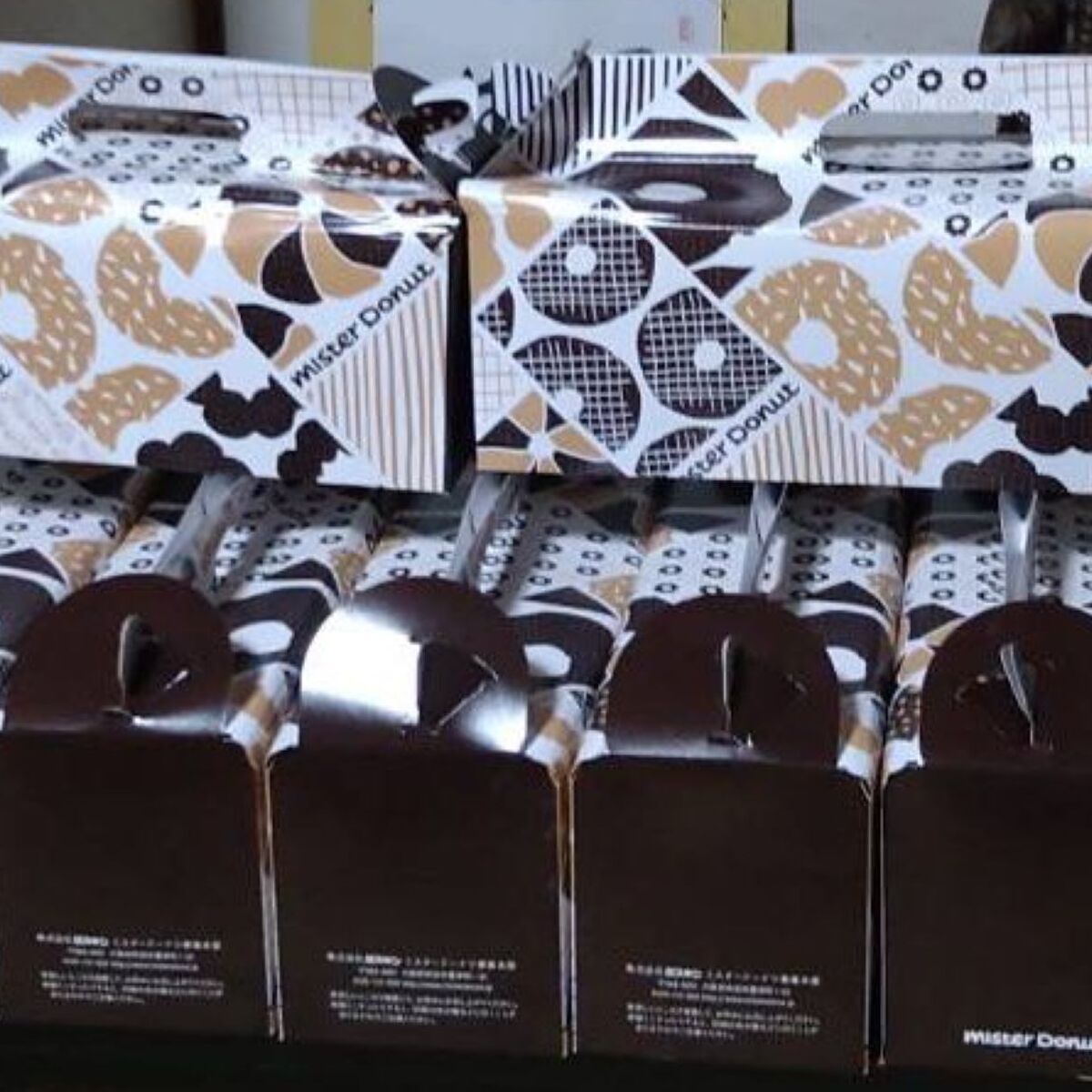 ミスド100個を爆買い→箱を開けたら……　「見るんじゃなかった！」とんでもない光景に「え、相撲部屋？？？」と107万表示 | ライフスタイル ねとらぼ