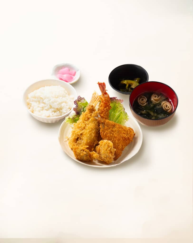 準優勝：福島県代表 常磐道 四倉PA（上下線）「海鮮ミックスフライ定食」（1480円）