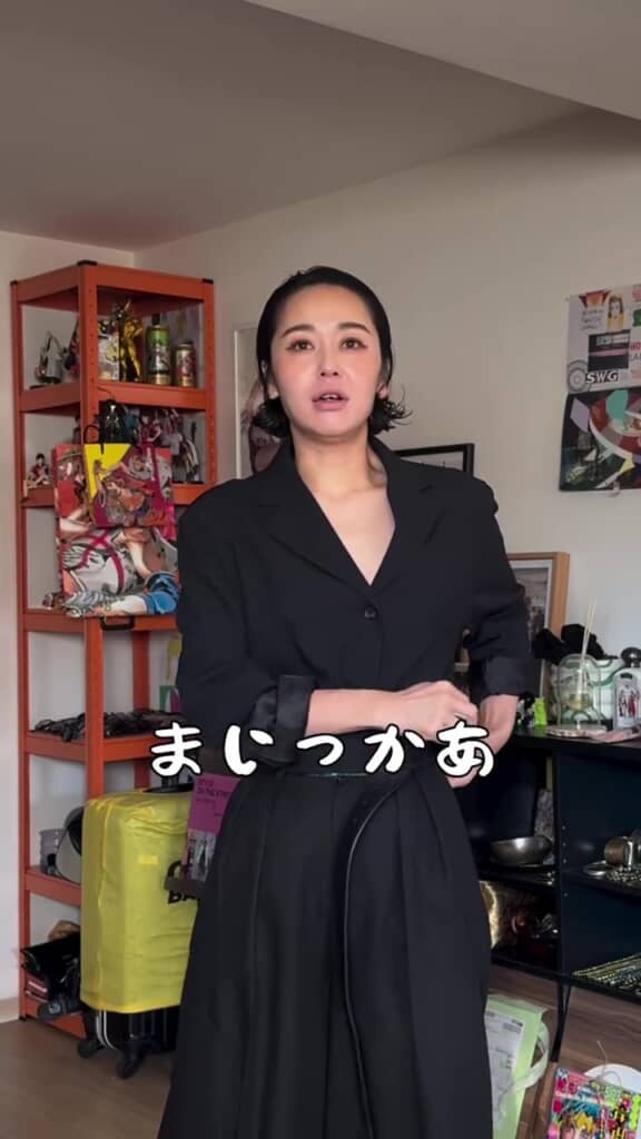 ジャケットをタックイン