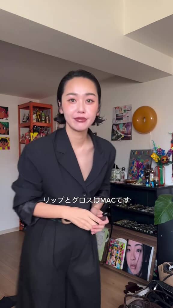 メイクをして……