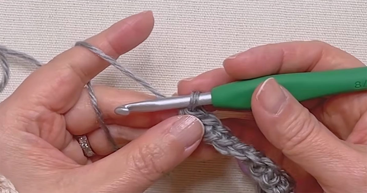 ダイソーの“2色の毛糸”をかぎ針で交互に編むとこうなる→「柄がとってもきれい」「いいですね！」「早速編んでみたい」（1/3） | ハンドメイド ねとらぼ