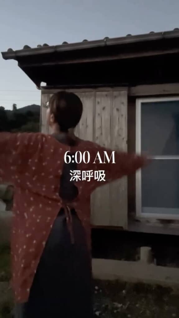 季節によっては日が昇りきらないうちから起床