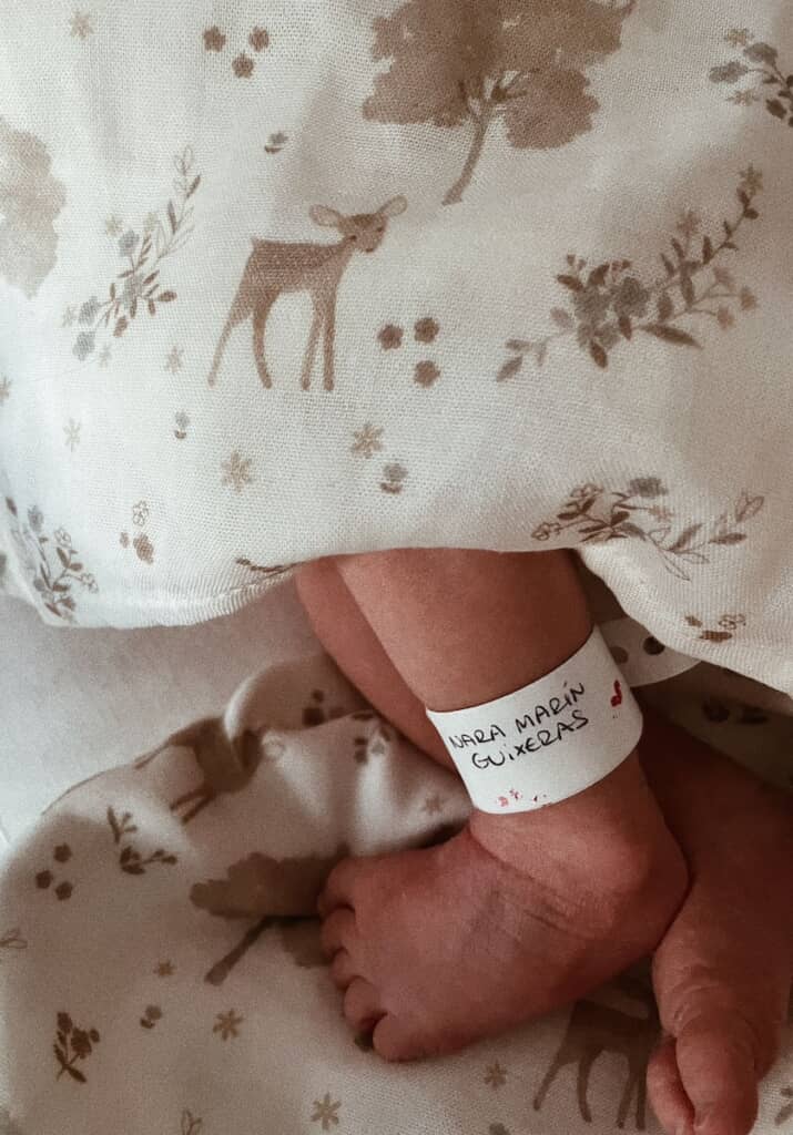 2026年3月29日に生まれた「奈良」ちゃん。よく見るとおくるみにも鹿の模様が