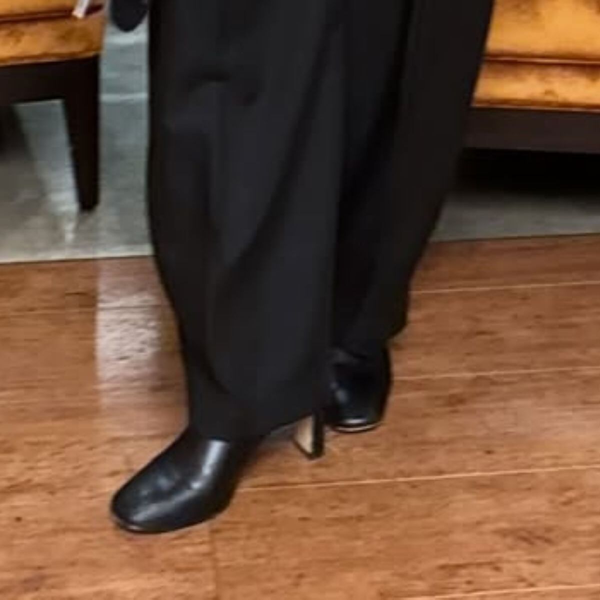 「結婚式に黒はNGでは？」と思いきや……　34歳女性のお呼ばれコーデに「かっこよさ半端ないっ!!!」「憧れます」と145万再生 | 女性 ねとらぼ