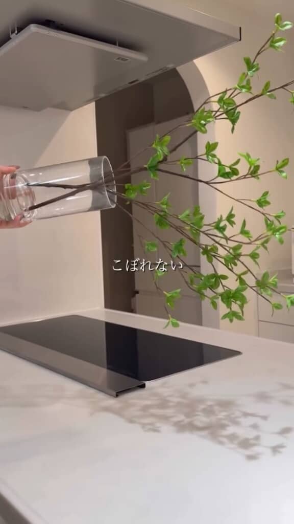 水もフェイクなのでこぼれません