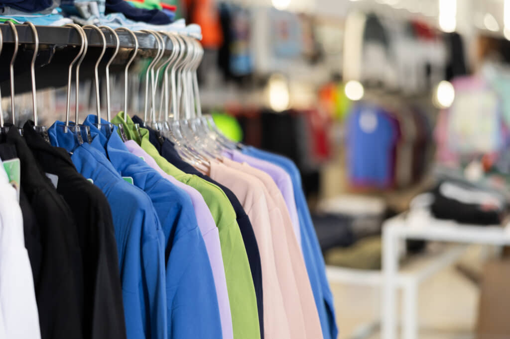 衝動買いしたトップスとは？（イメージ画像／出典：PIXTA）