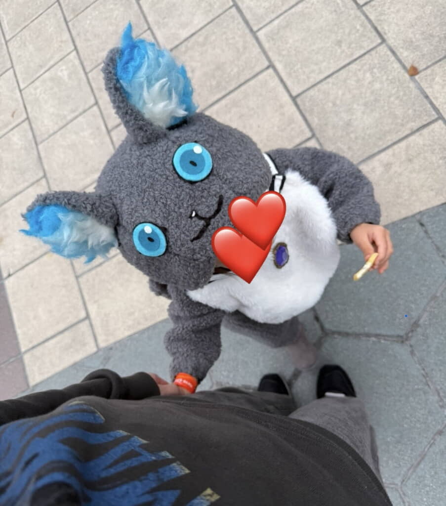 等身大グリムだ「画像は投稿者（@SilTle）さん提供」