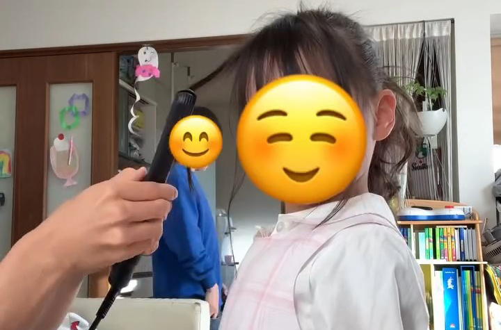 入学式の日、双子娘に「髪を巻いて」と頼まれたシングルファザー→驚きの仕上がりに「パパ最高すぎやろ」「これは女の人でもなかなか出来ない」（1/2） | 育児 ねとらぼ