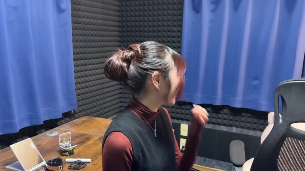 手りゅう弾を髪に隠したところ（パターン1）