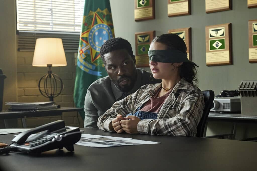 MAN ON FIRE. (L to R) Yahya Abdul-Mateen II as John Creasy and Billie Boullet as Poe Rayburn in Episode 102 of Man on Fire. Cr. Juan Rosas/Netflix © 2024
