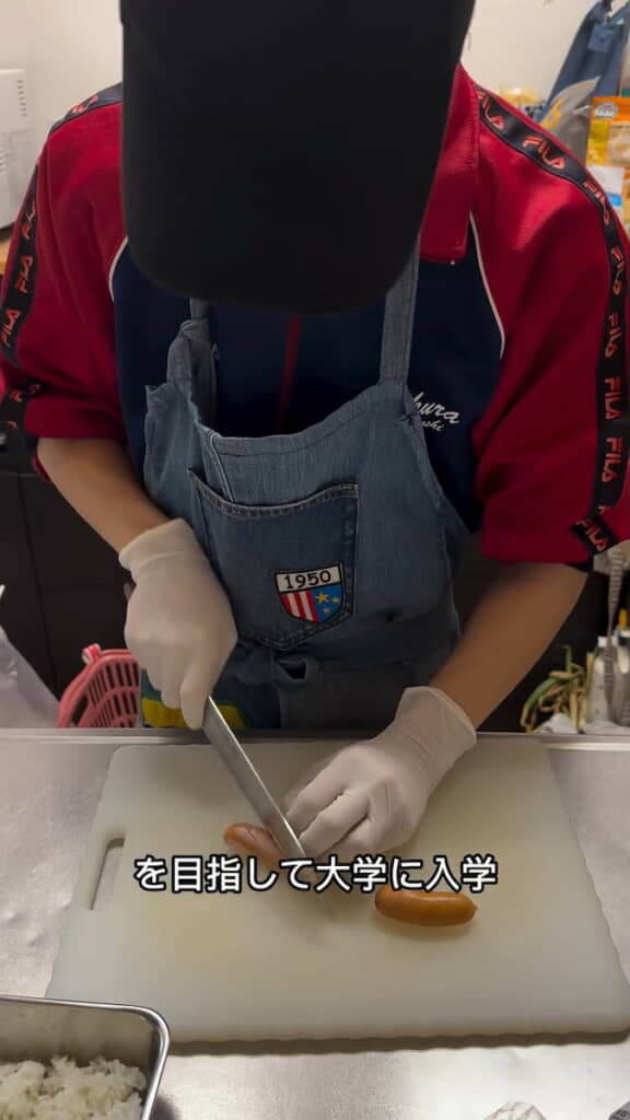 ソーセージに細かく切り込み