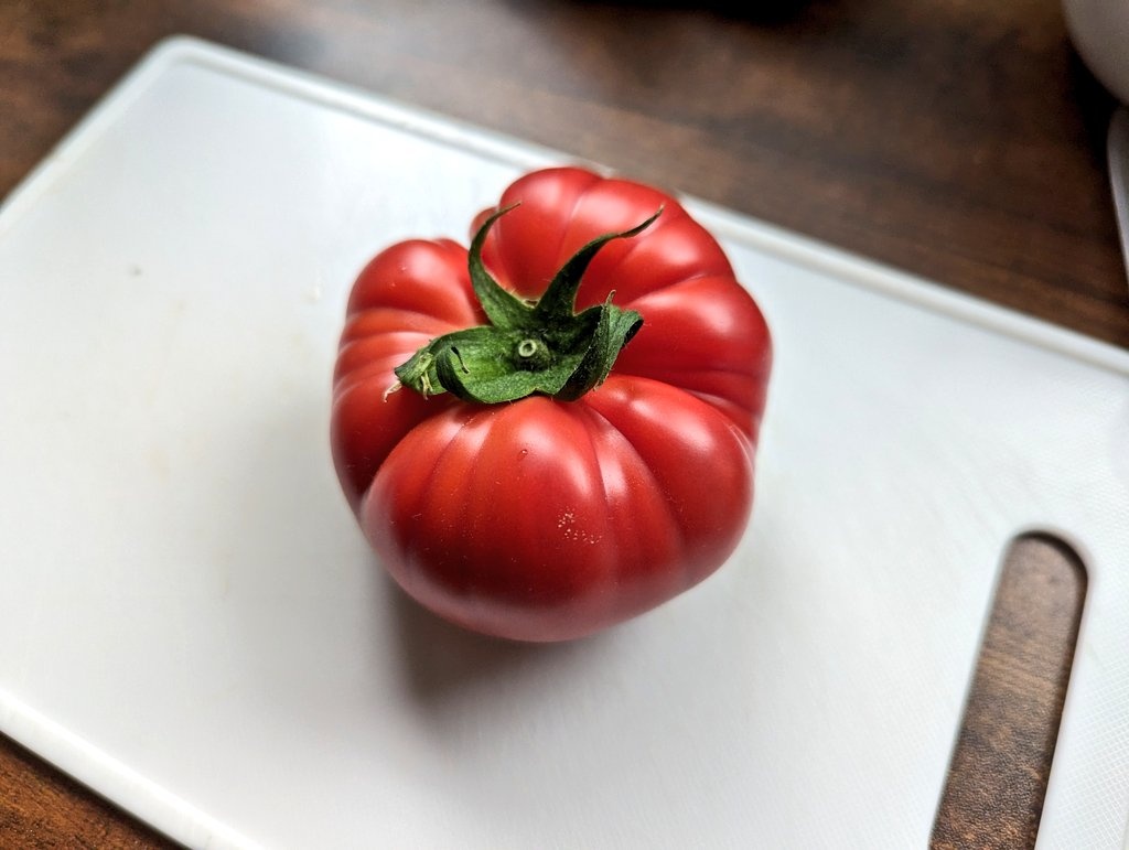 みずみずしいトマトを切ってみたら……