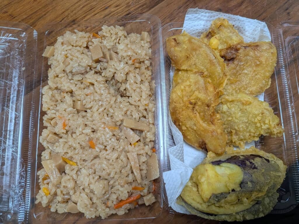 義母が持ってきてくれたたけのこご飯と茄子の天ぷら