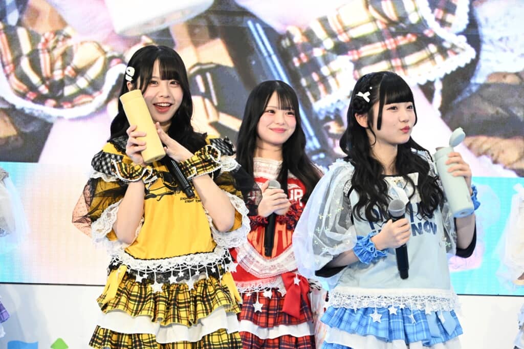 左から福丸うさ、心花りり、空詩かれん