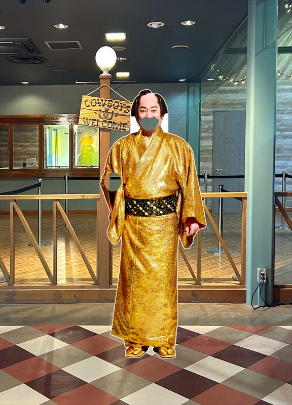 話すマツケンと握手ができるパネル