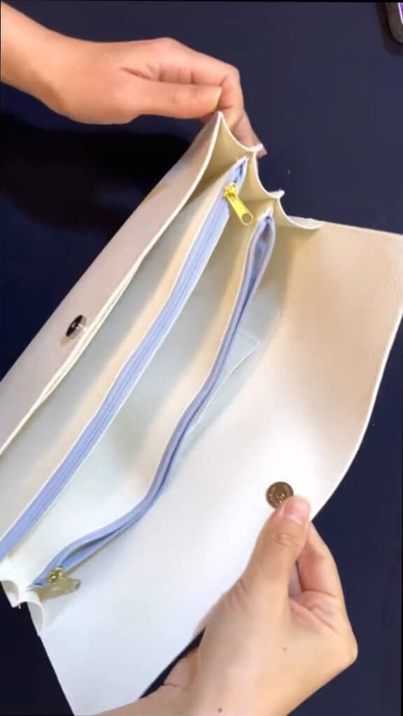 完成品。ほどよい収納力のあるハンドバッグです