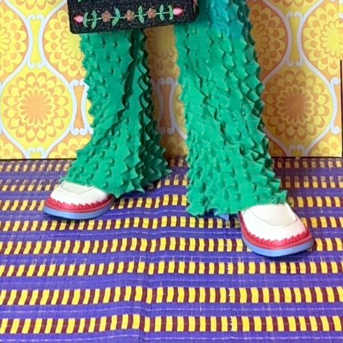 「私もこうなりたい」書店で働く63歳女性、目を奪われる着こなしが1000万表示「めちゃくちゃオシャレ」「すっごく憧れる」（1/3） | ファッション ねとらぼ