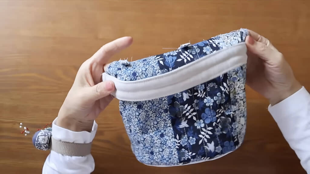 底を縫い付けるとバケツ型になりました
