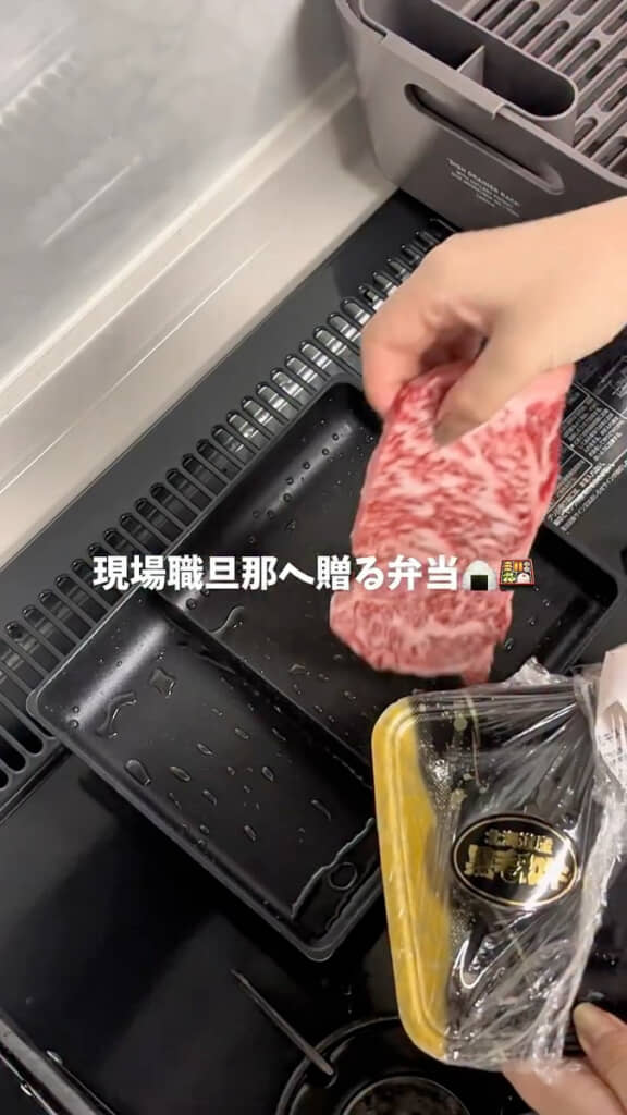 ステーキを豪快に焼いていく