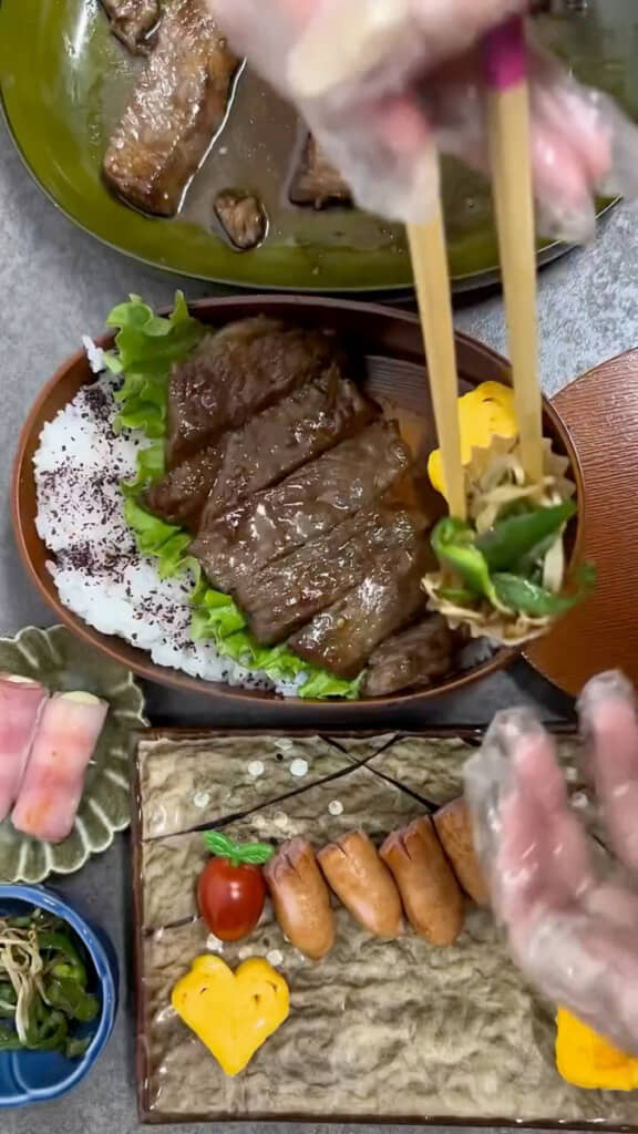 お弁当箱に詰めていく