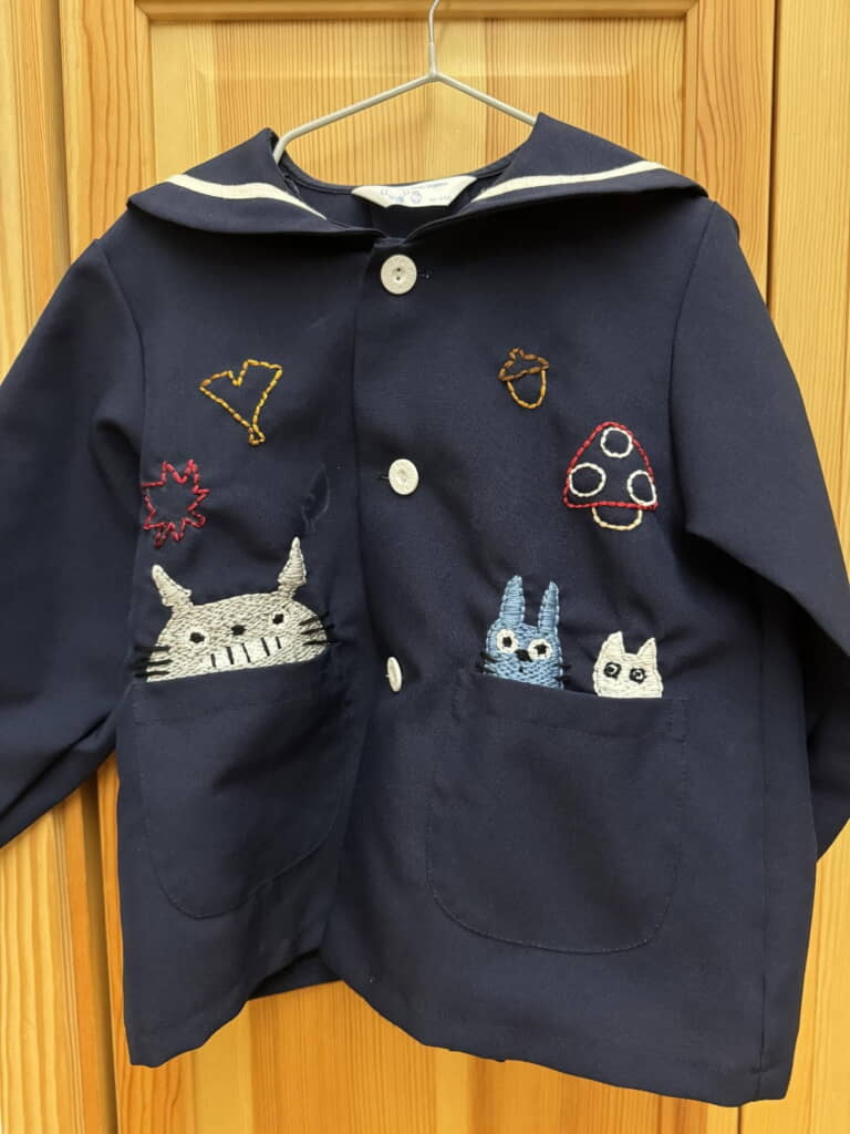 トトロがポケットからのぞいています！