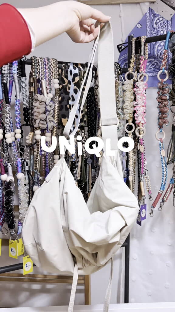 このシンプルなユニクロのバッグに……