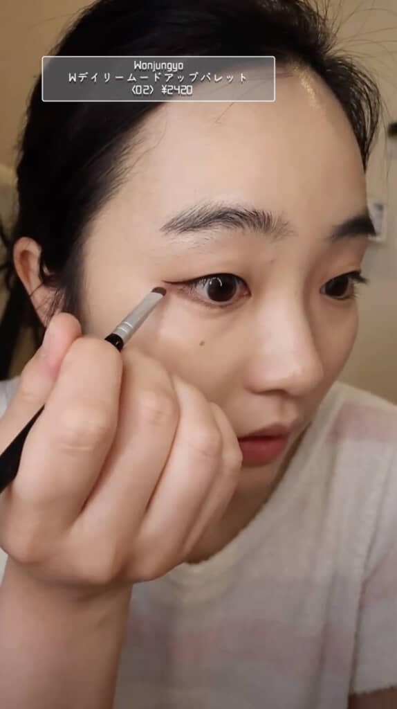 目尻のアイラインは長めに