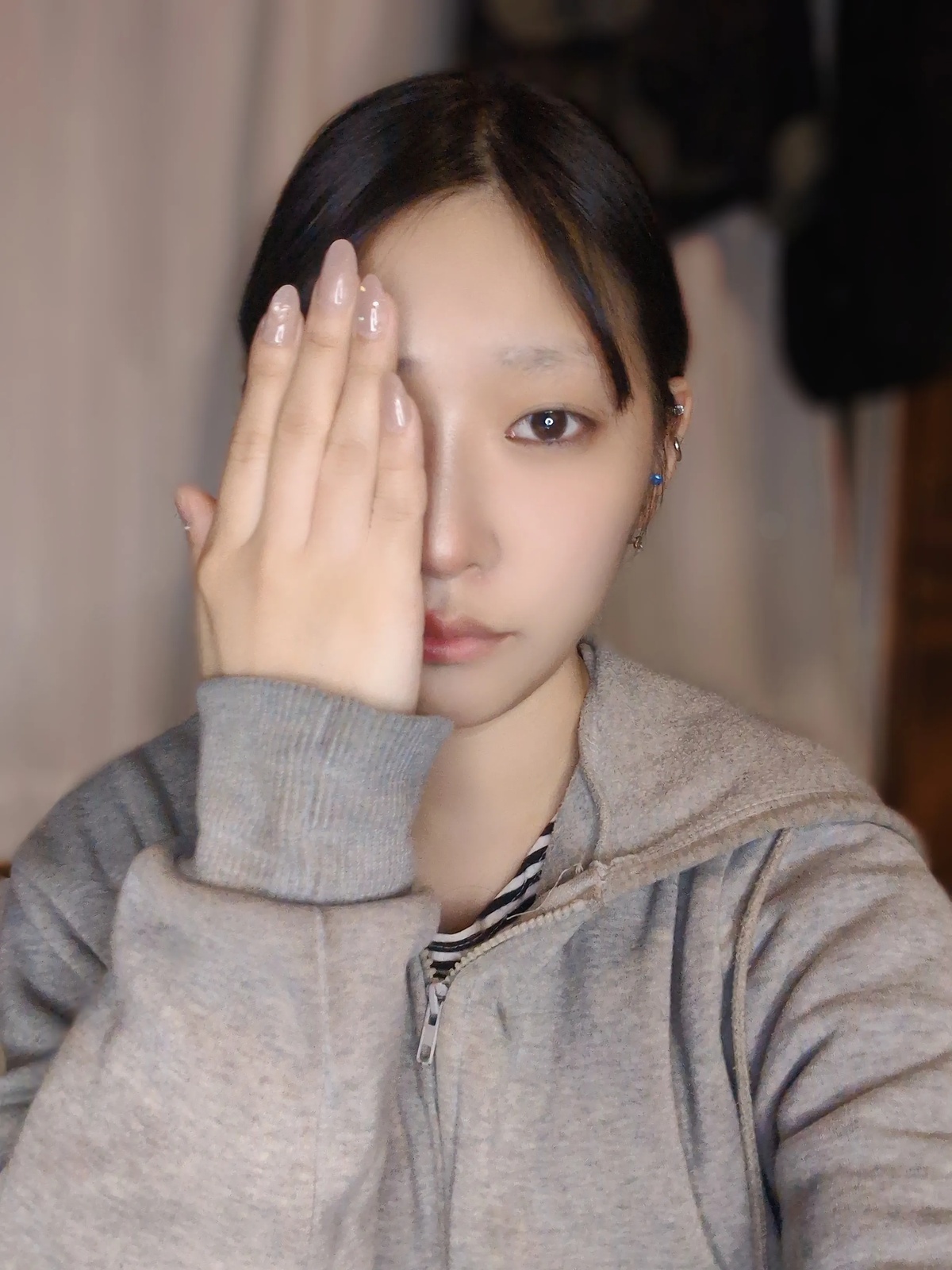 顔の半分はほぼすっぴんの女性→もう半分に本気でメイクしたら……　「メイクって魔法」衝撃の仕上がりが21万表示（1/3） | ライフスタイル ねとらぼ