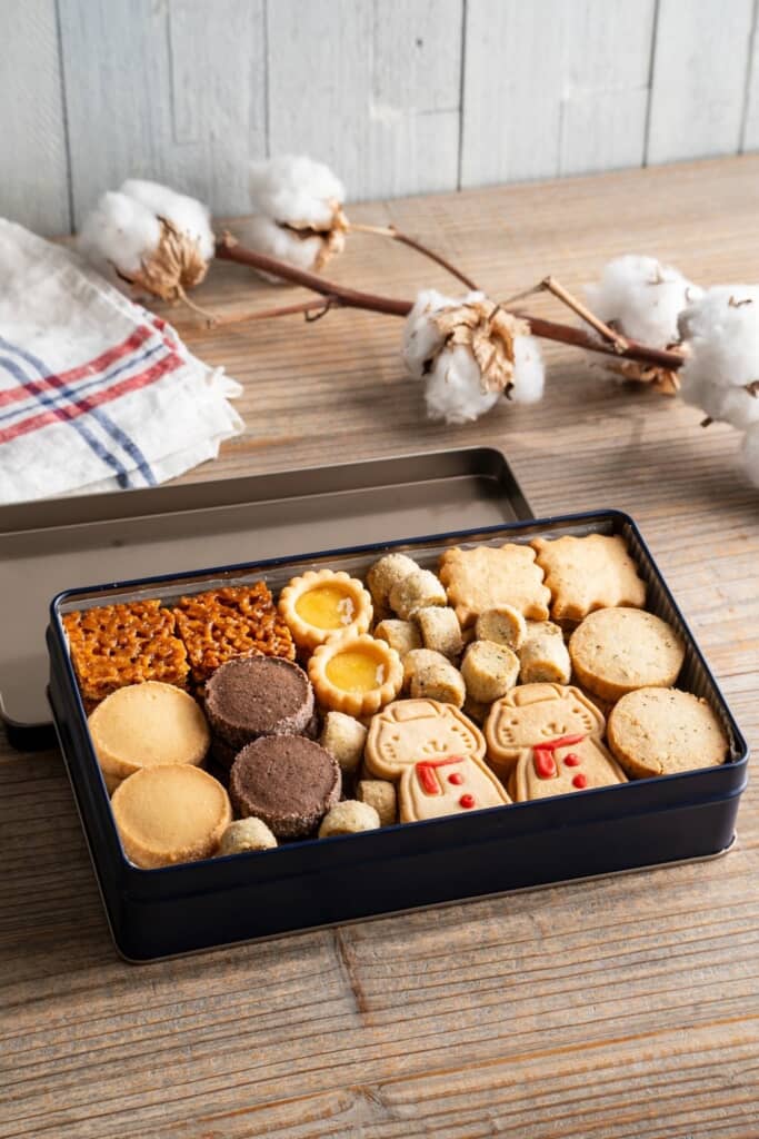 たっぷり入ったクッキー缶