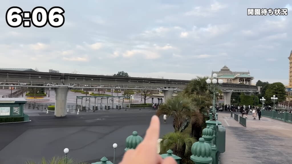 朝6時にディズニーランドに到着
