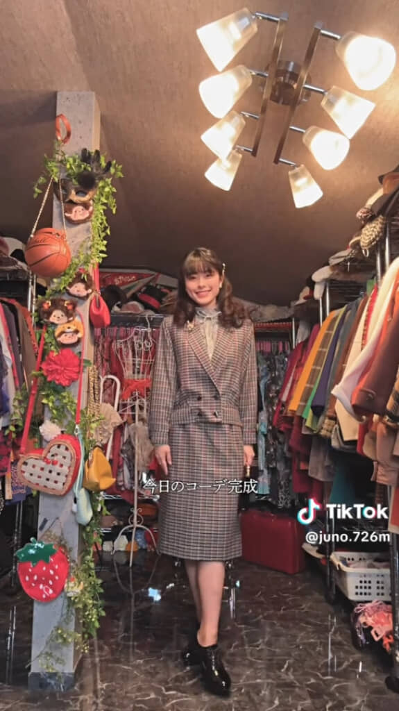 祖母のツーピースを使ったコーディネートが完成