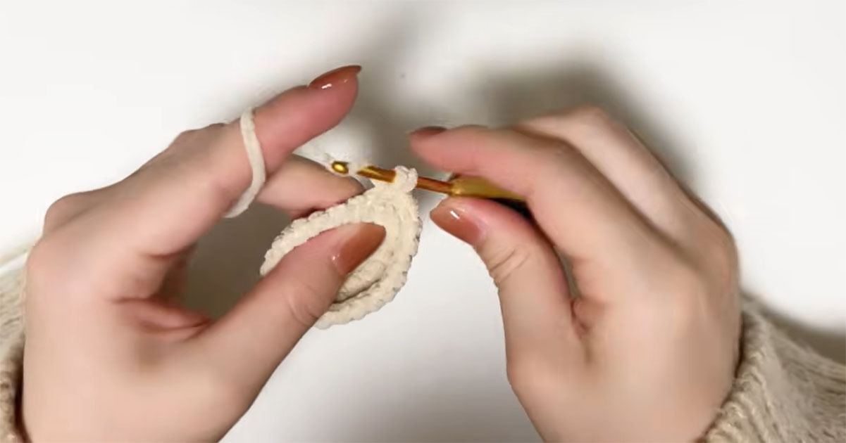 ふわふわな毛糸をかぎ針でザクザク編んだら……　「えーかわいい」「編んでみたい」「できました！」（1/3） | 編み物 ねとらぼ