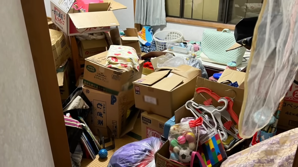 なかなか片付けが進まず、家の中も散らかったまま
