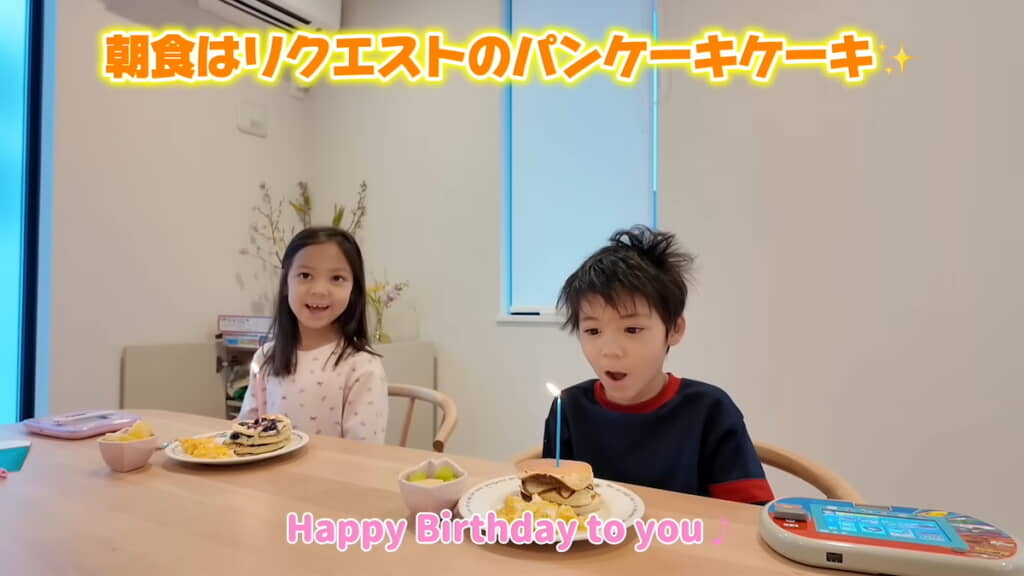 “パンケーキケーキ”の朝食