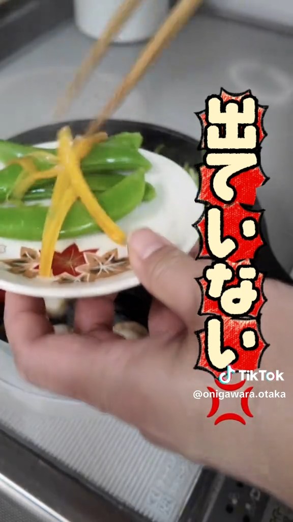 その一方で、食べ終わった弁当箱を出してこない娘さんにお怒りの様子