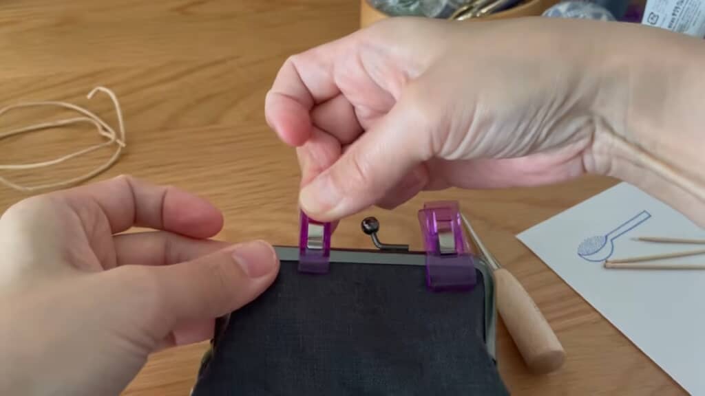 金具をつけます