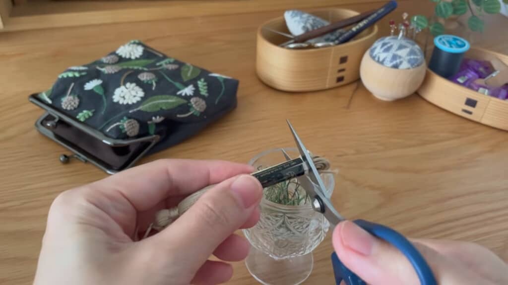 先端を切り落とします