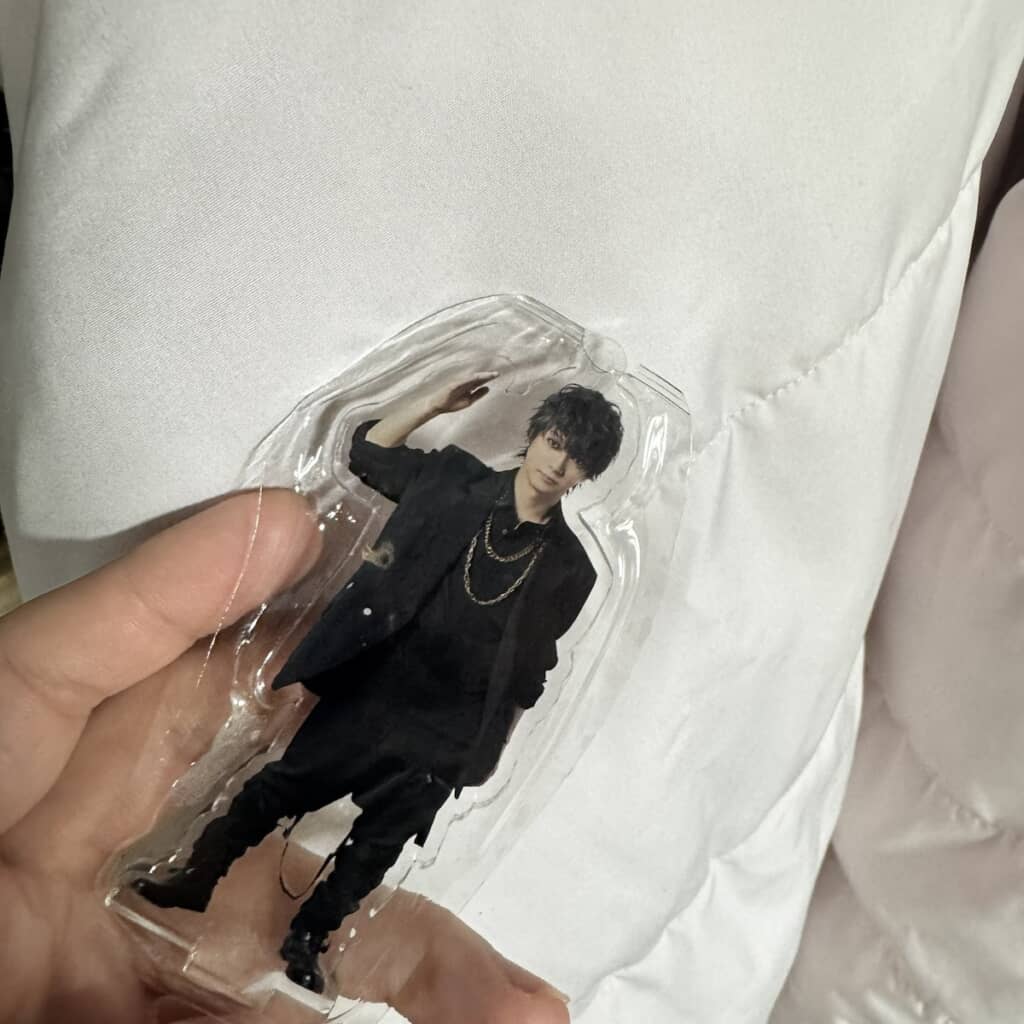 喜屋武豊さんのアクリルスタンドが出てきました！　再会を喜んでいるようにも見える