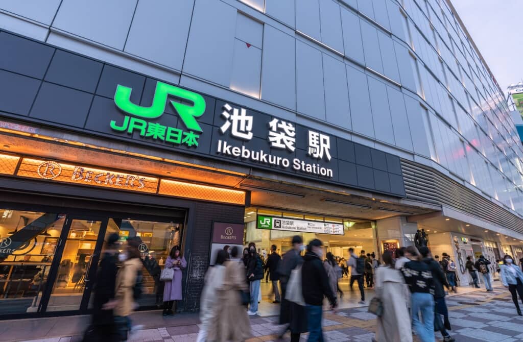 現在のJR池袋駅東口（出典：PIXTA）