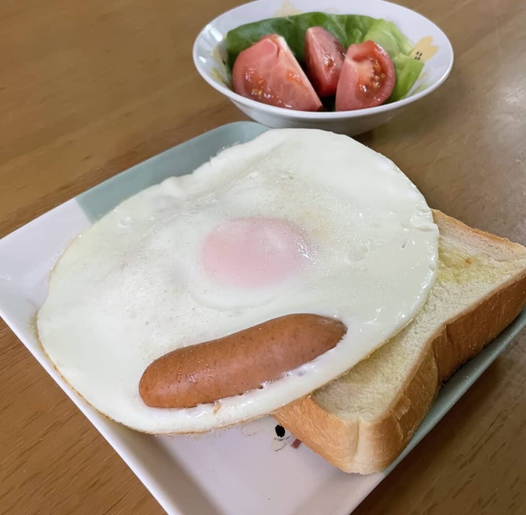 食パンの上からはみ出すボリューム