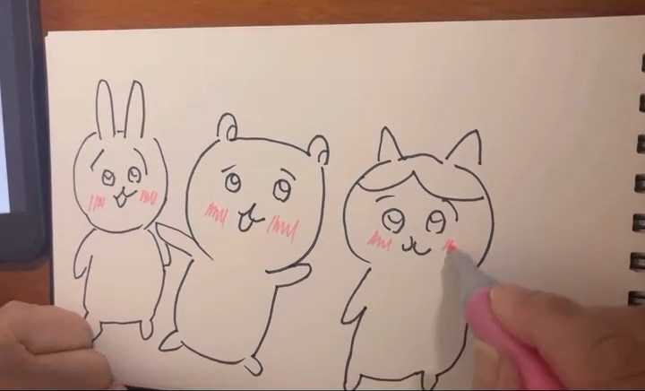 ほっぺもピンクに塗って、かわいい仲間たちができあがり……？