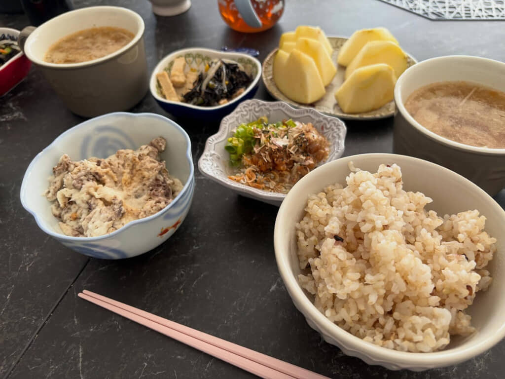 この日はデザートのりんごも