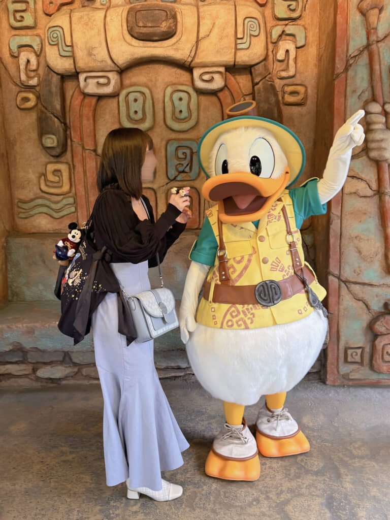 「ミッキーはあっちだよ？」