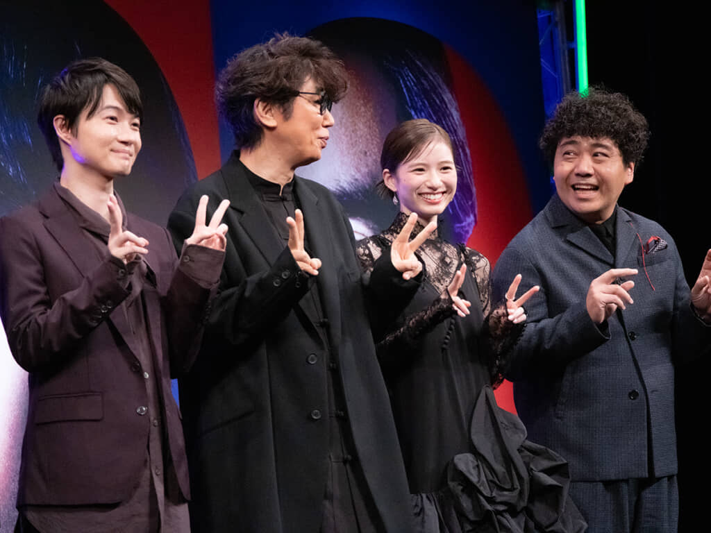 和気あいあいとした雰囲気の出演者たち