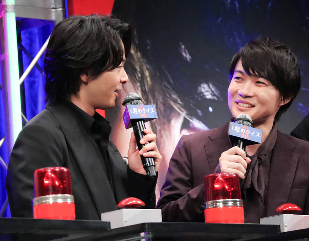 ほほ笑み合う中村さんと神木さん