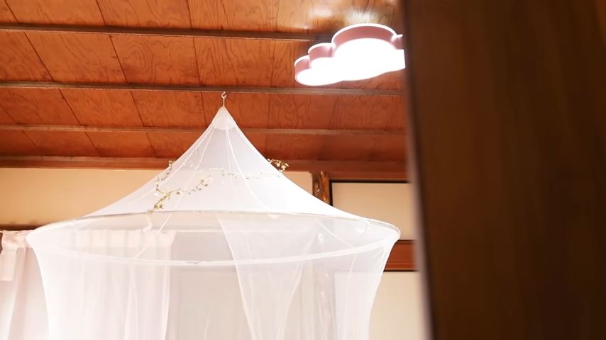「じぶんのへやでひとりでねたい」娘のために一人部屋を作ると…… 6畳和室が“プリンセスの部屋”に変身 子どもの“好き”が詰まった空間にほっこり(1/2) | 住まい ねとらぼ