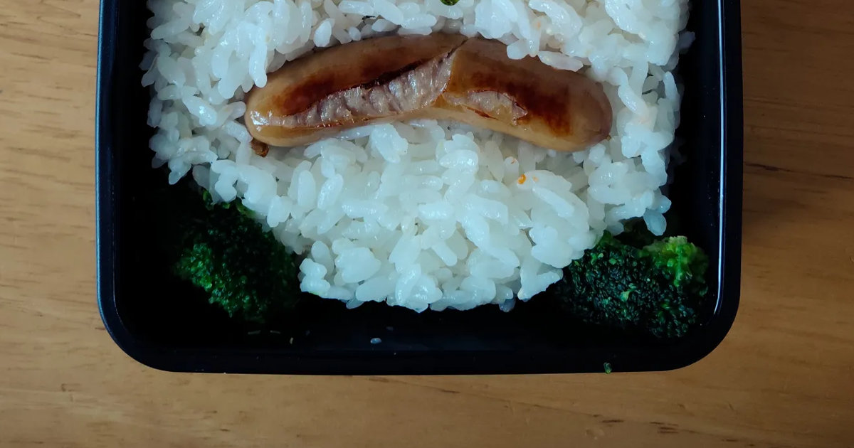 高校生息子とケンカした翌日→ママが作ったお弁当は……「友達もびっくり！」　“まさかの中身”に「迫力満点です」「そこに愛がちゃんとある！w」（1/2） | グルメ ねとらぼ