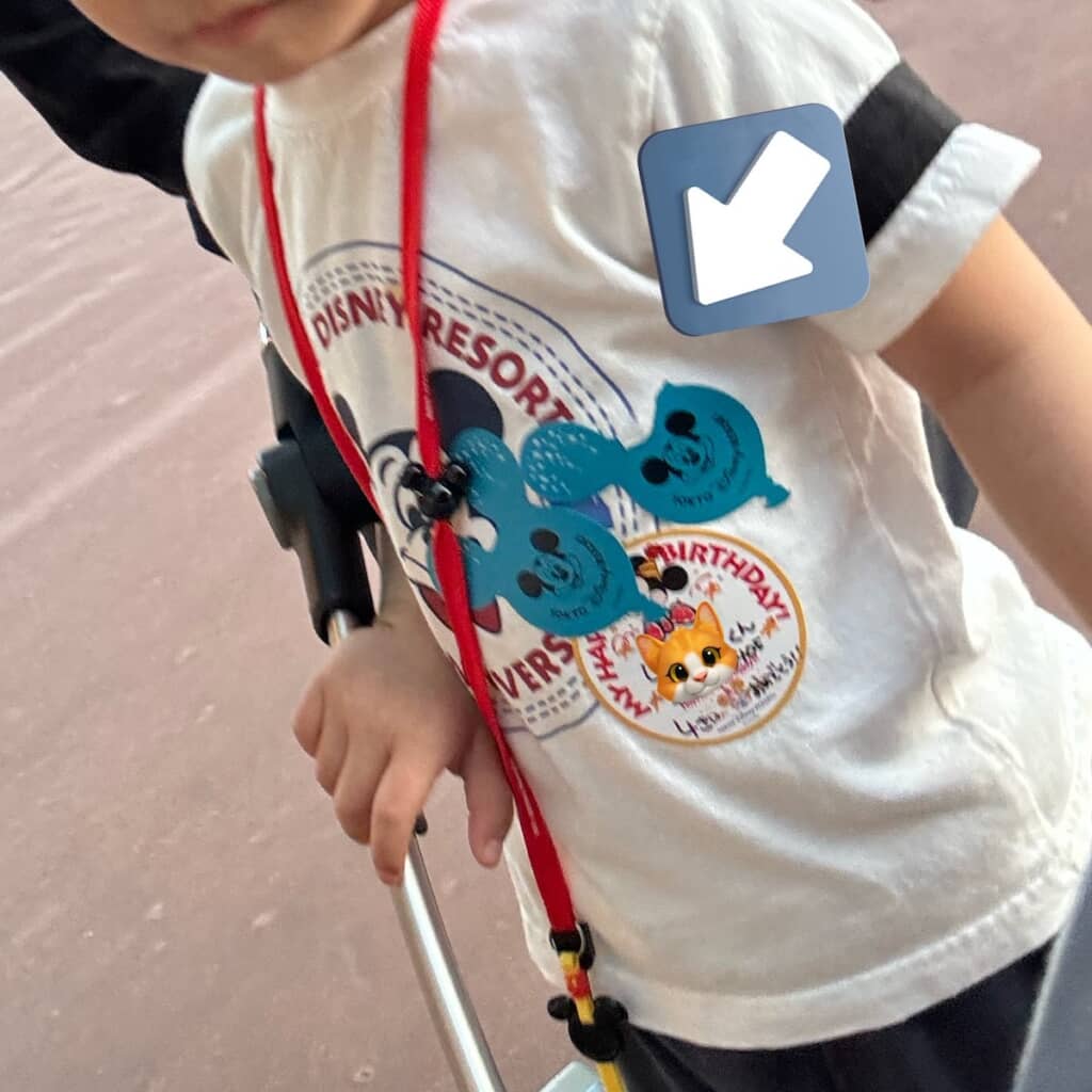 長男くんの服に貼り付けたミッキー型バルーンシールの片耳がない……？