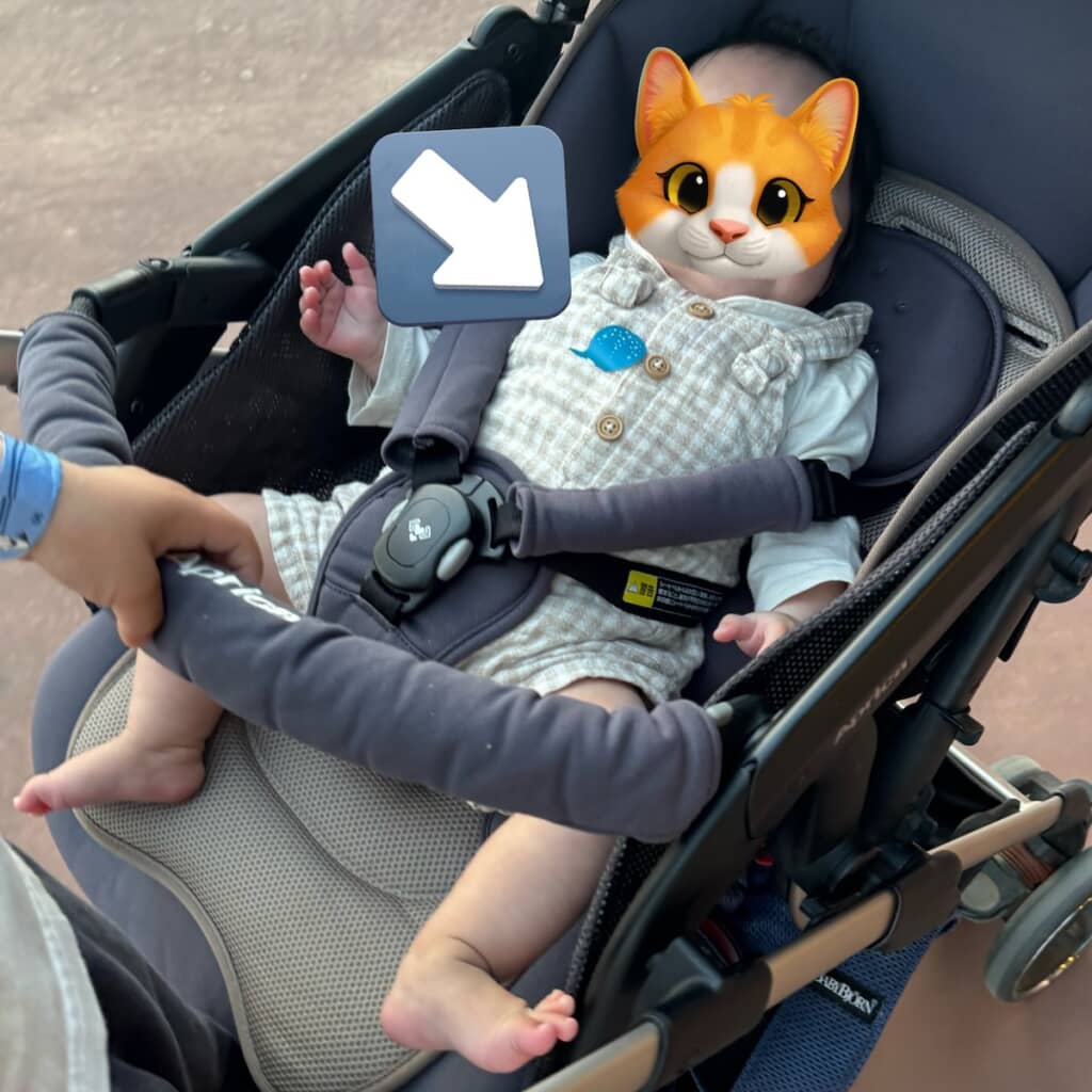 ミッキーの片耳は、長男くんが次男くんの服に貼ってあげていました！